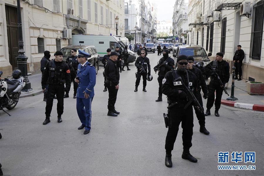 تقرير إخباري: أحكام غير مسبوقة بالسجن بحق مسئولين سابقين كبار في قضايا فساد بالجزائر