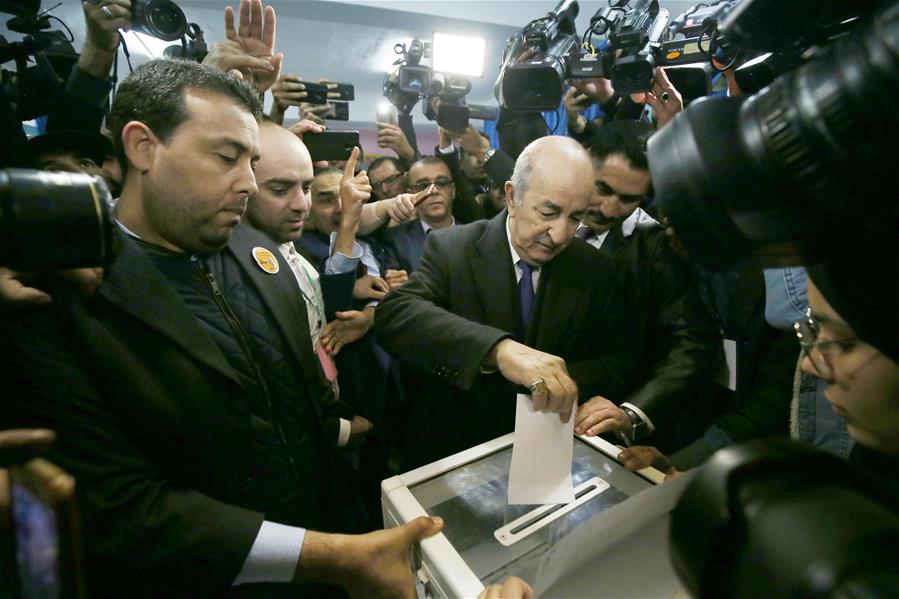مكاتب الاقتراع تغلق أبوابها في سادس انتخابات رئاسية تشهدها الجزائر منذ 1989