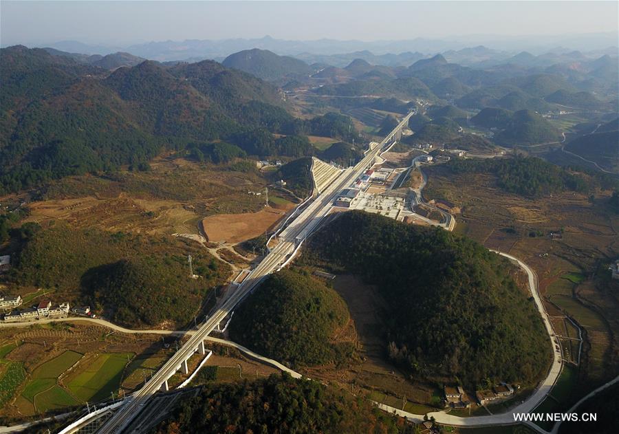 بدء تشغيل خط تشنغدو- قوييانغ للسكك الحديدية فائقة السرعة جنوب غربي الصين