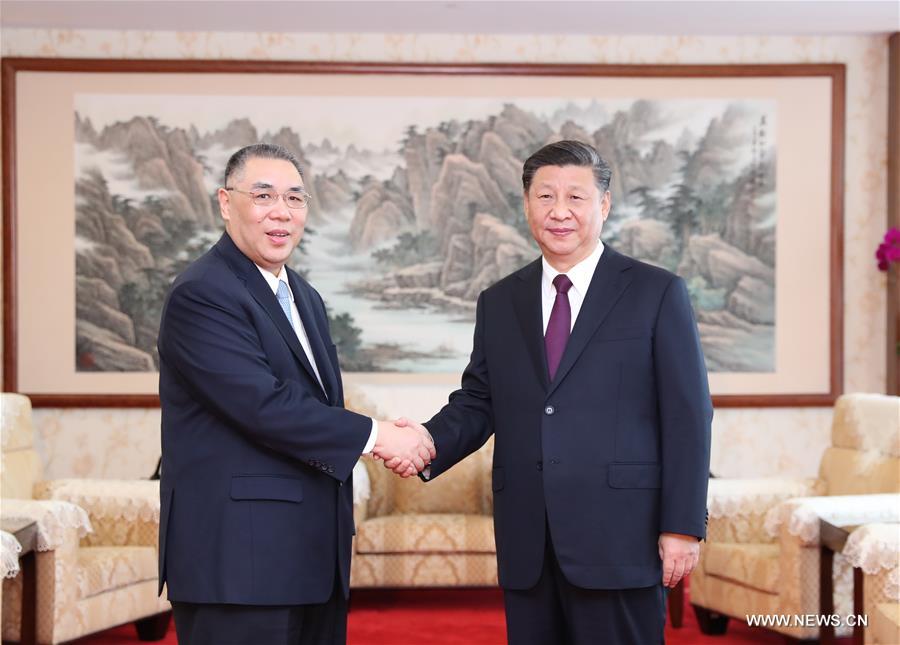 الرئيس شي يلتقي الرئيس التنفيذي لمنطقة ماكاو الإدارية الخاصة