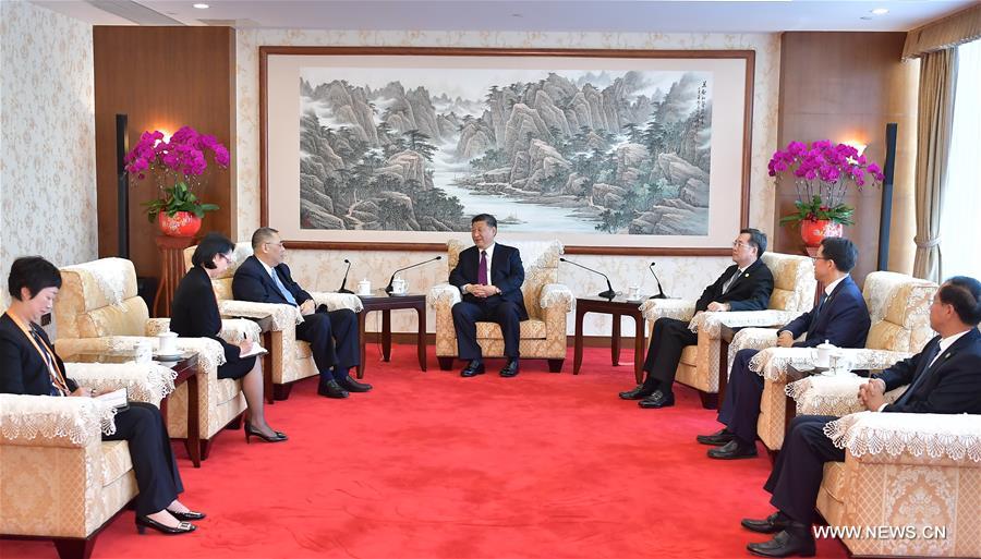 الرئيس شي يلتقي الرئيس التنفيذي لمنطقة ماكاو الإدارية الخاصة
