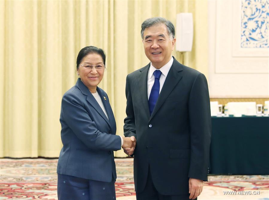 كبير المستشارين السياسيين الصينيين يلتقي رئيسة الجمعية الوطنية في لاوس