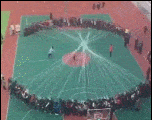 فيديو لتلميذ يقفز على مئات الحبال المتشابكة يحظى بتداول واسع على مواقع التواصل