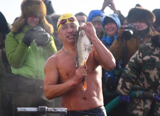 الصيد الشتوي للأسماك بشمال الصين