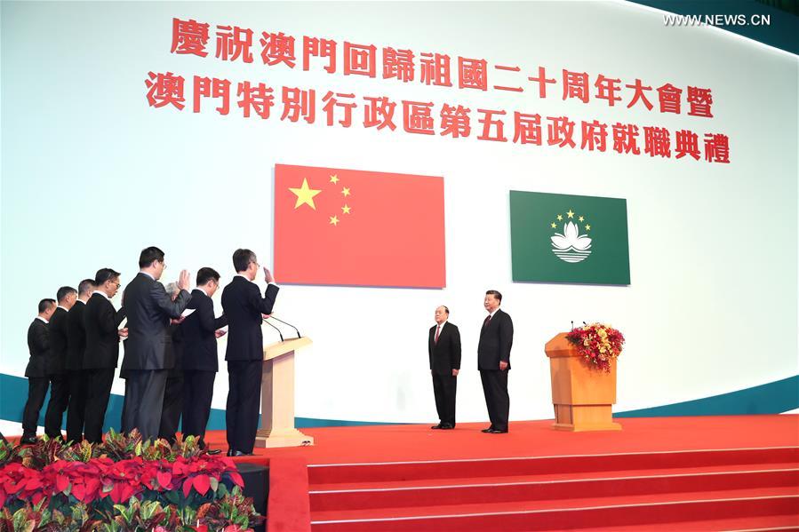 الرئيس شي يبرز الإنجازات الرئيسية في ممارسة 