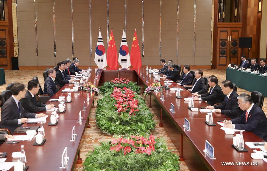 رئيس مجلس الدولة الصيني ورئيس جمهورية كوريا يبحثان سبل تعزيز التعاون