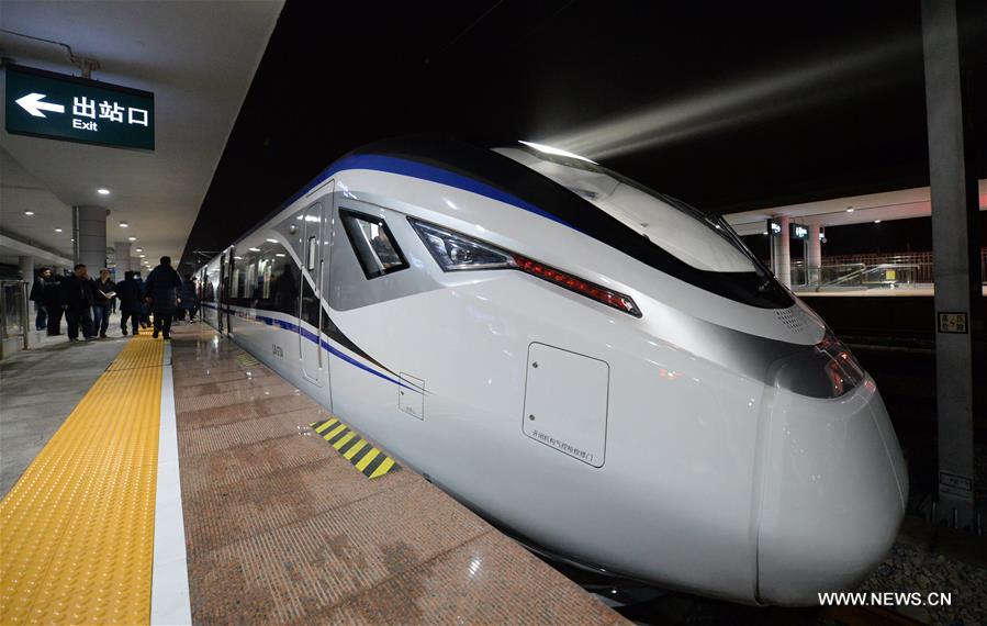 تشغيل نموذج جديد للقطارات فائقة السرعة بين المدن في وسط الصين