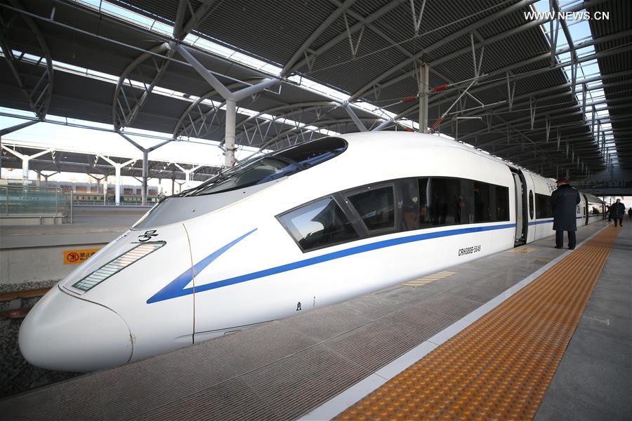 منطقة نينغشيا بشمال غربي الصين تفتتح أول خط حديدي فائق السرعة بها