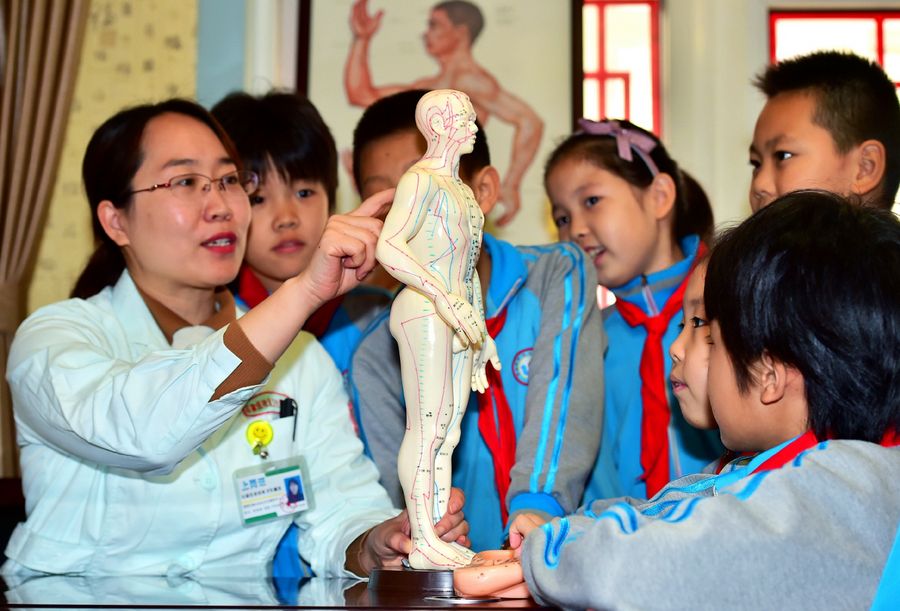 مسح: ثقافة الطب الصيني التقليدي تنتشر بشكل متزايد بين السكان