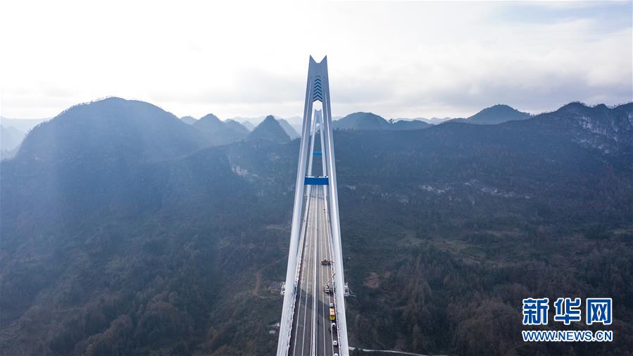 بالصور: اقتراب افتتاح جسر صيني بأعلى برج خرساني في العالم