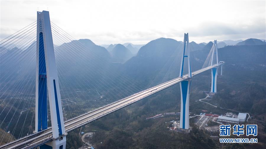 بالصور: اقتراب افتتاح جسر صيني بأعلى برج خرساني في العالم