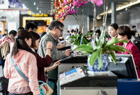 اقبال متزايد من السياح الصينيين على تأجير السيارات أثناء أسفارهم في الخارج