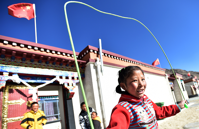تبتيون يقضون السنة الجديدة في مساكن إعادة التوطين الجديدة جنوب غربي الصين