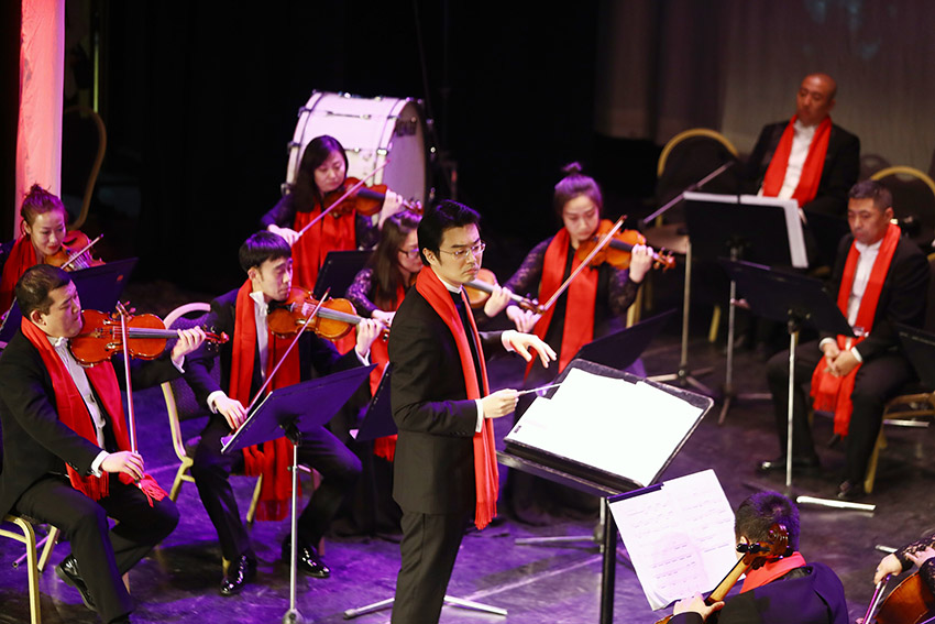  تقرير إخباري: أوركسترا هيلونغجيانغ الصينية تقدم عرضا موسيقيا مبهرا في القاهرة احتفالا بعيد الربيع الصيني