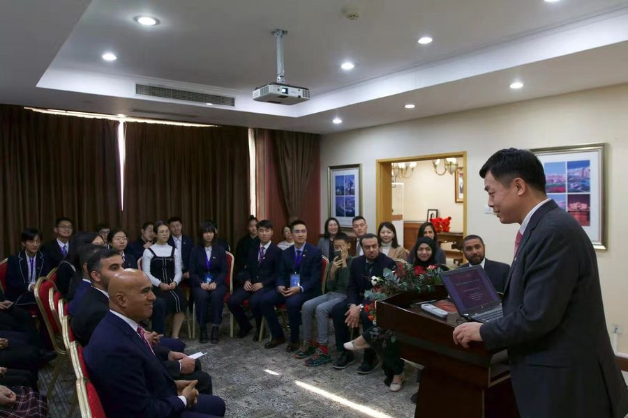 سفارة دولة الإمارات لدى الصين تستضيف ندوة عن العلاقات الاماراتية الصينية ضمن برنامج مواهب الشباب الدولي