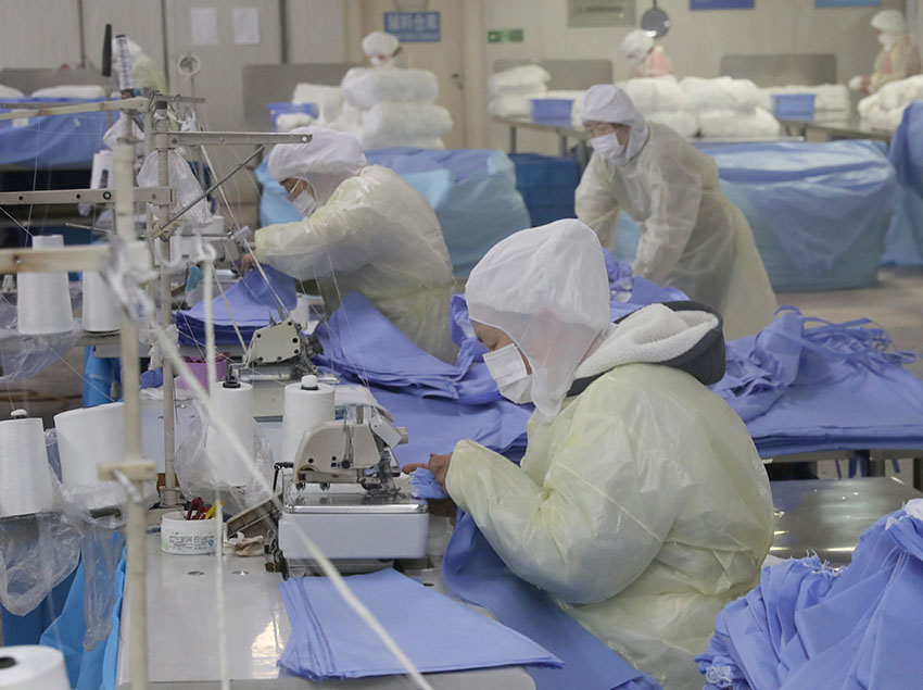  الصين تعزز امدادات المعدات الواقية لمكافحة فيروس كورونا الجديد