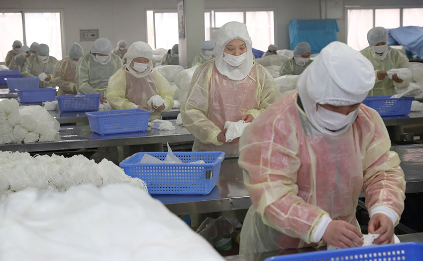  الصين تعزز امدادات المعدات الواقية لمكافحة فيروس كورونا الجديد