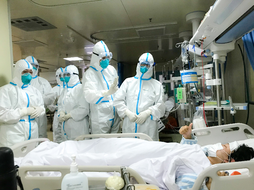 مستشفيات مدينة ووهان تتلقى أكثر من 15000 مريض بالحمى يوميا