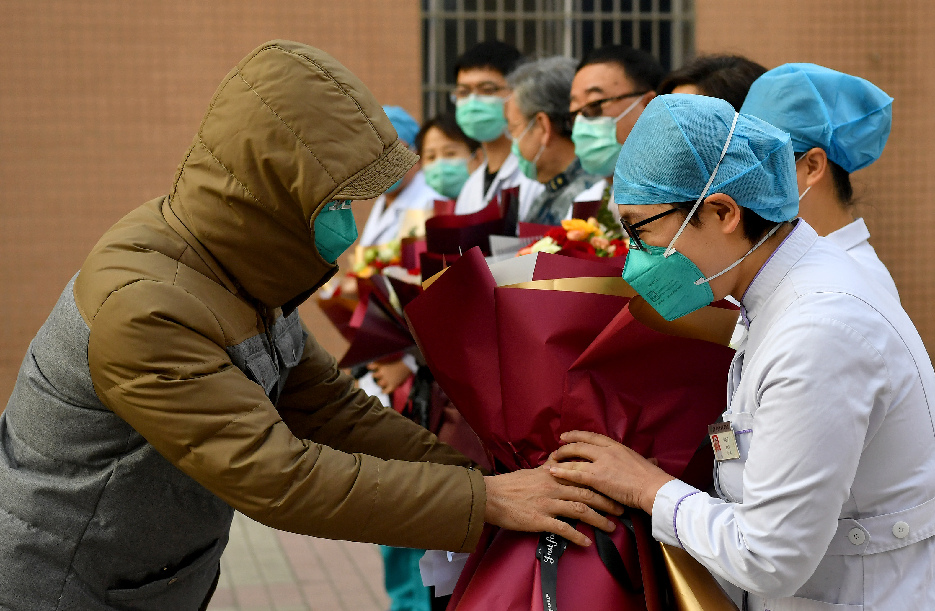  892 مريضا يغادرون المستشفيات الصينية بعد تعافيهم من عدوى فيروس كورونا