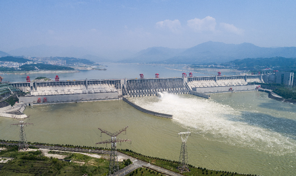 خزان المضائق الثلاثة في الصين يصرف مزيدا من المياه لتعزيز إمدادات المياه والطاقة لمكافحة الوباء