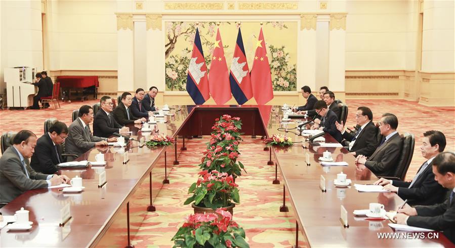 رئيس مجلس الدولة الصيني يلتقي رئيس وزراء كمبوديا
