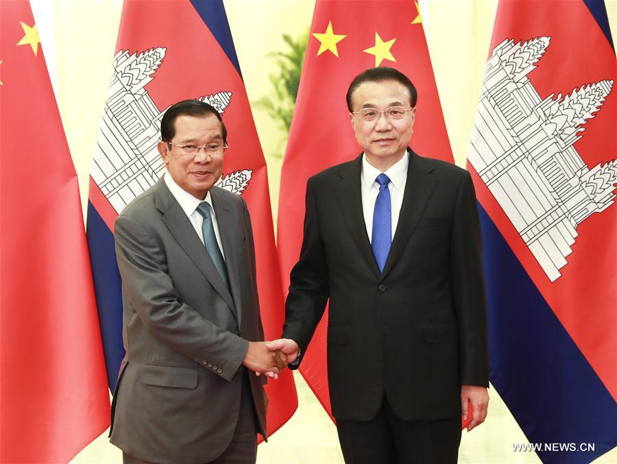 رئيس مجلس الدولة الصيني يلتقي رئيس وزراء كمبوديا