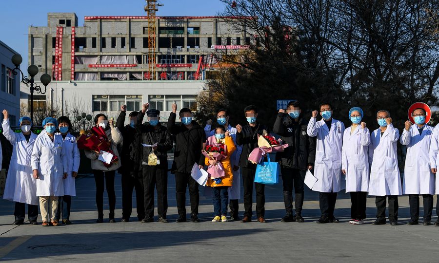 2649 شخصا يخرجون من المستشفيات الصينية بعد تعافيهم من عدوى فيروس كورونا الجديد