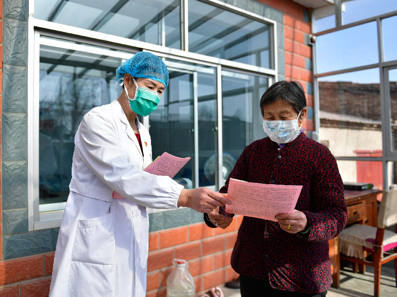 560 ألف عامل طبي في الأرياف بالصين يتلقون تدريبات بشأن مكافحة الوباء عبر الانترنت