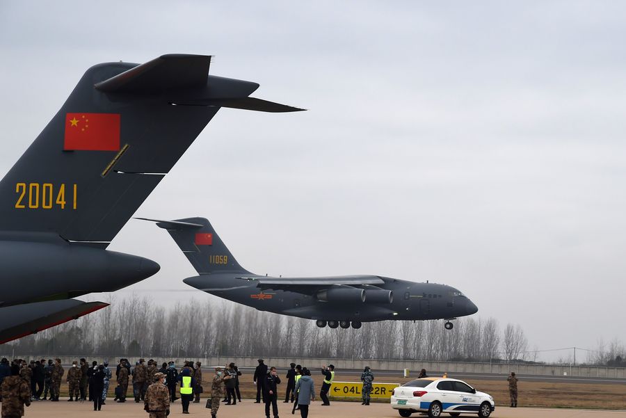 11 طائرة نقل تابعة للقوات الجوية الصينية ترسل موظفين طبيين الى ووهان