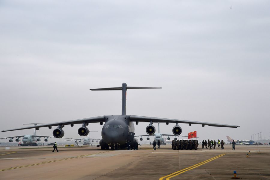11 طائرة نقل تابعة للقوات الجوية الصينية ترسل موظفين طبيين الى ووهان