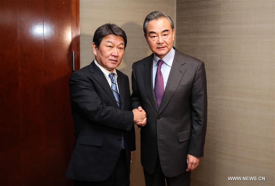 وزيرا خارجية الصين واليابان يناقشان الحرب ضد كوفيد-19 في مؤتمر ميونخ للأمن