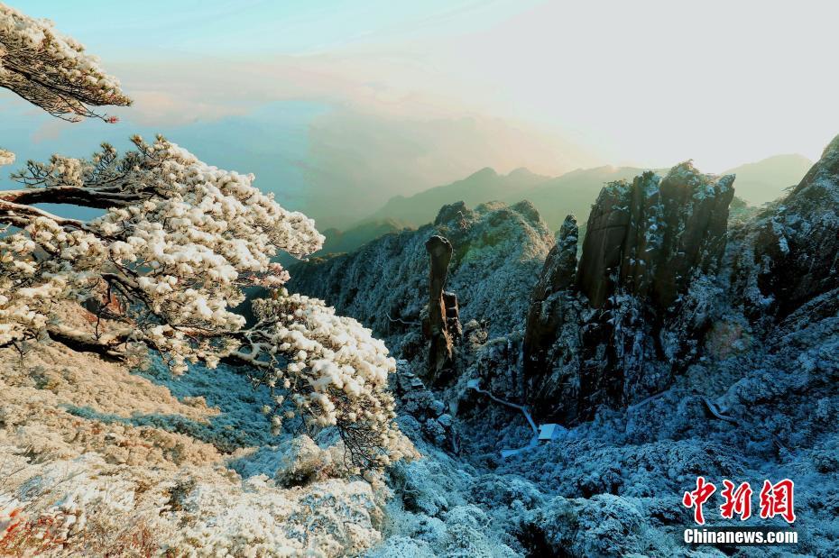 جبل سانتشينغ بعد تساقط الثلوج .. لوحة فضية جمالها يفوق الخيال