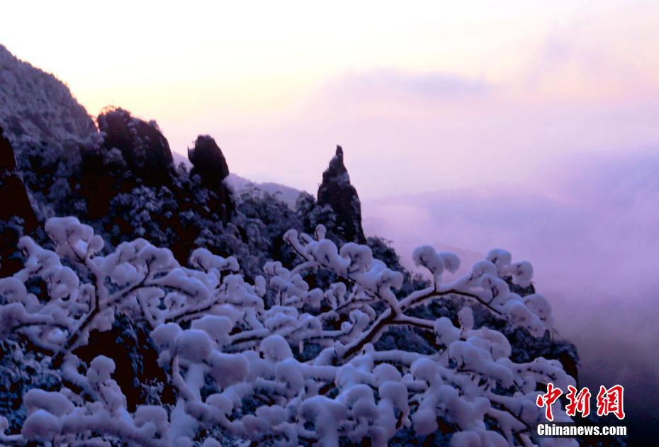 جبل سانتشينغ بعد تساقط الثلوج .. لوحة فضية جمالها يفوق الخيال