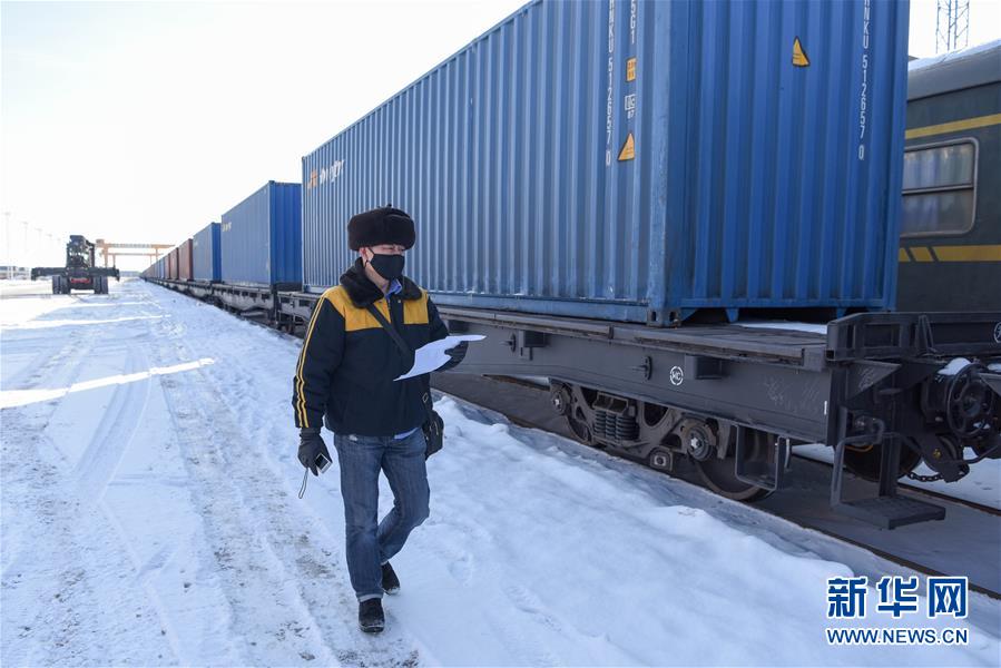 تصدير جوز شينجيانغ إلى السوق الدولي بقطار الشحن الصين-أوروبا