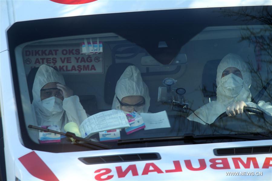 وضع ركاب طائرة تركية تحت الحجر الصحي على خلفية مخاوف بشأن فيروس كورونا