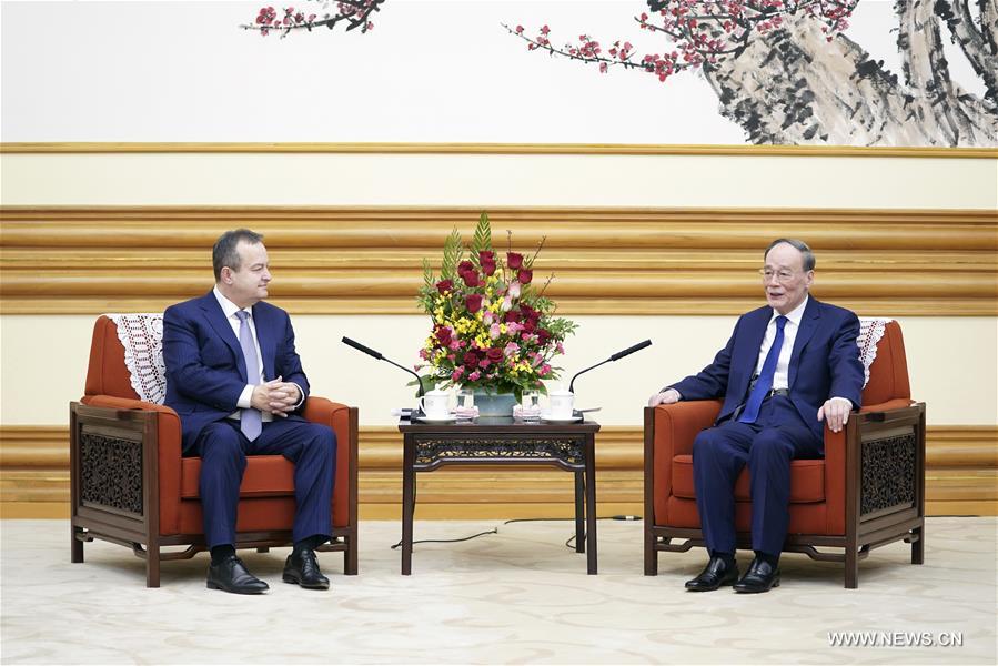 نائب الرئيس الصيني يلتقي النائب الأول لرئيس الوزراء الصربي