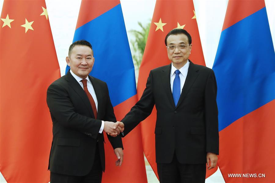 رئيس مجلس الدولة الصيني يلتقي رئيس منغوليا