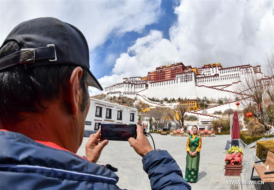 قصر بوتالا الصيني يقيم جولة عبر البث الحي لأول مرة في تاريخه