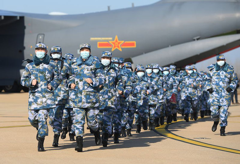 الصين ترسل 4 آلاف موظف طبي عسكري لمكافحة فيروس كورونا الجديد في ووهان