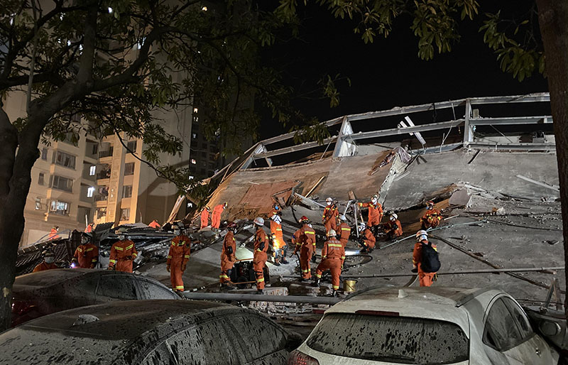 إنقاذ 43 شخصا جراء انهيار فندق شرقي الصين