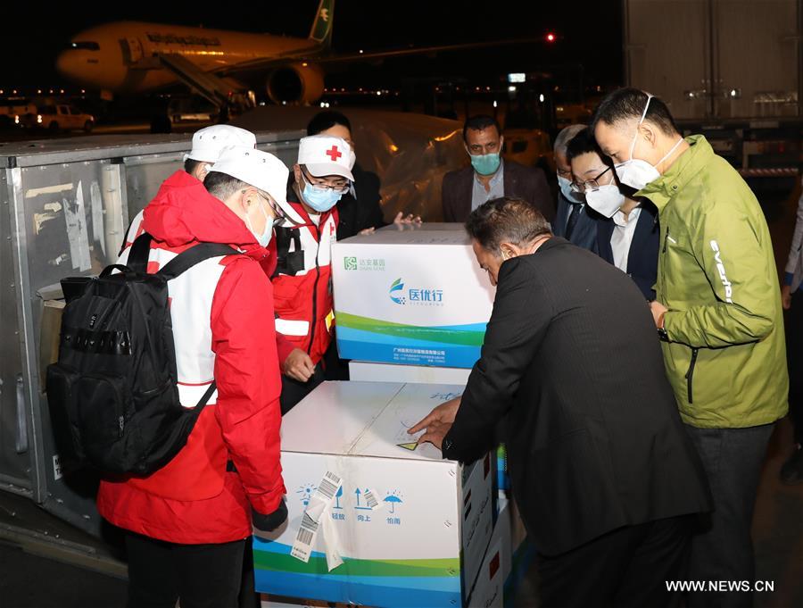 وصول خبراء ومساعدات من الصين إلى العراق لدعم جهوده في مجابهة فيروس كورونا الجديد