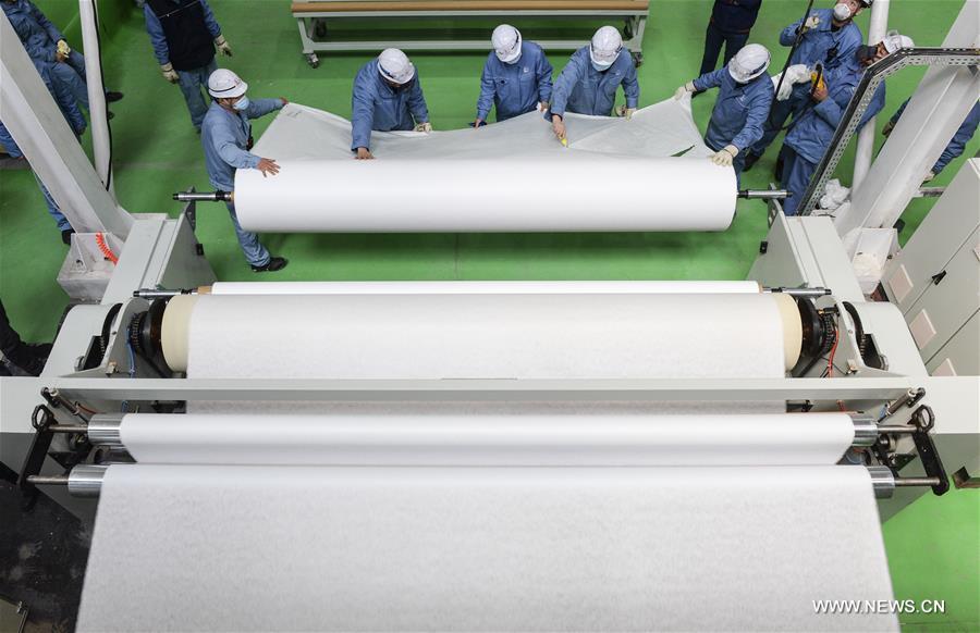 سينوبك تنشئ خطين لإنتاج مستلزمات الكمامات في بكين