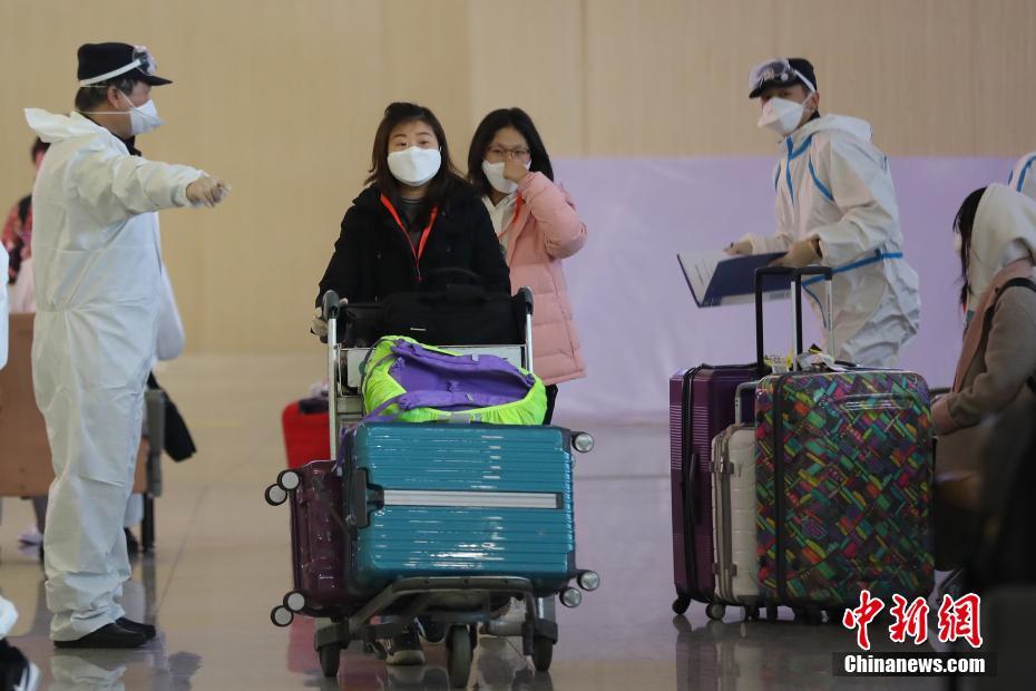الصين تشهد دخول 120 ألف شخص يوميا عبر الحدود منذ إعلان مرض 