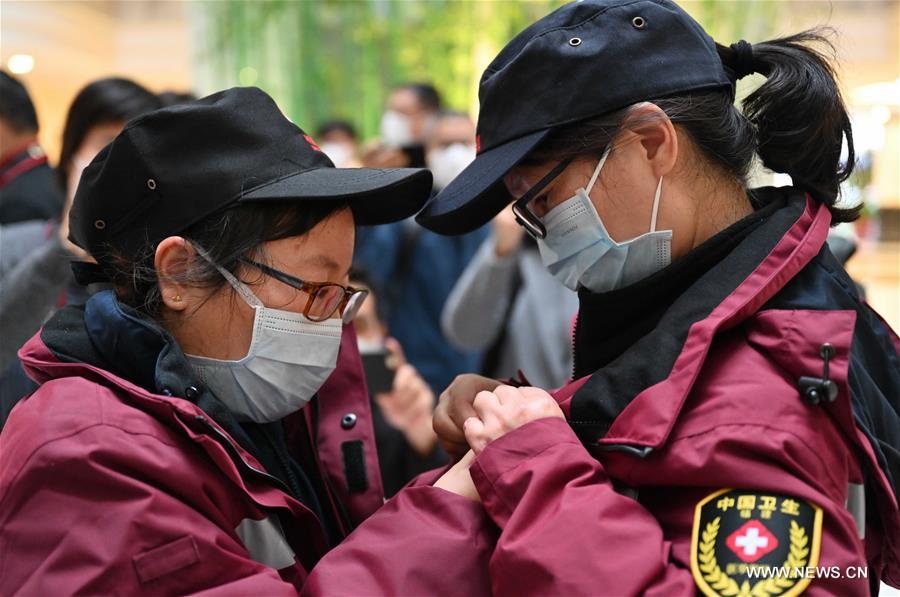 الصين ترسل المجموعة الثالثة من الخبراء الطبيين إلى إيطاليا