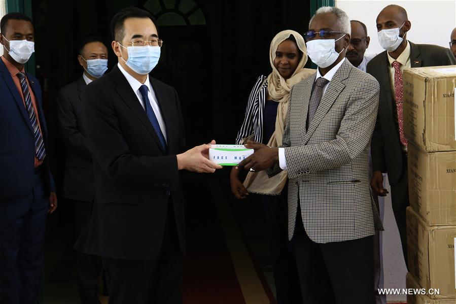 السفارة الصينية بالسودان تسلم حكومة الخرطوم معدات وقاية طبية لمواجهة فيروس كورونا