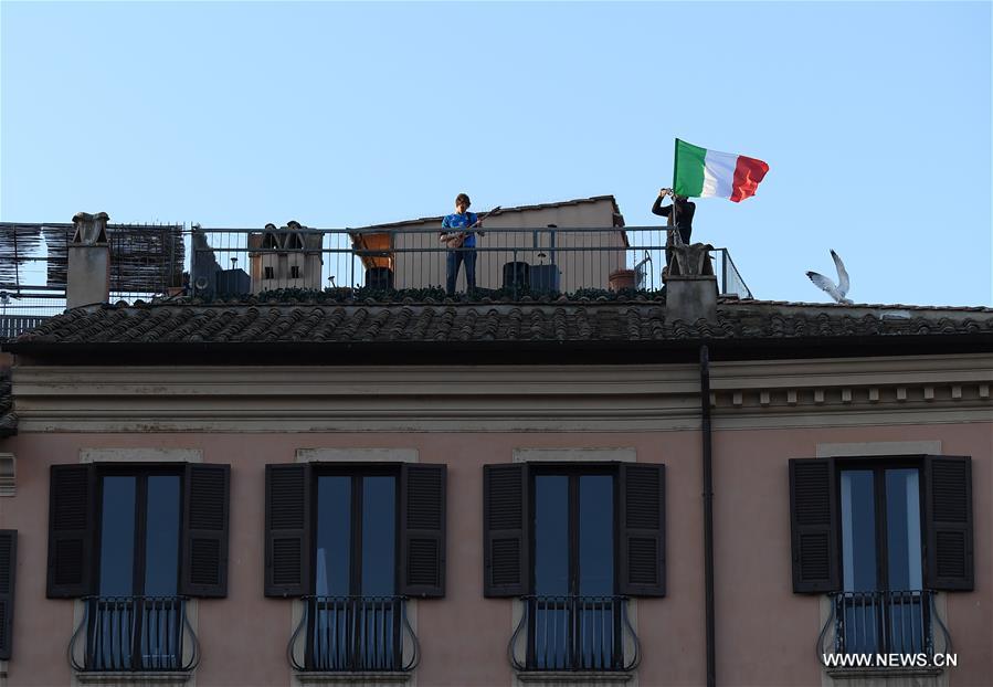 إيطاليا تسجل نحو 120 ألف حالة إصابة بكوفيد-19 وحصيلة الوفيات تصل إلى نحو 15 ألفا