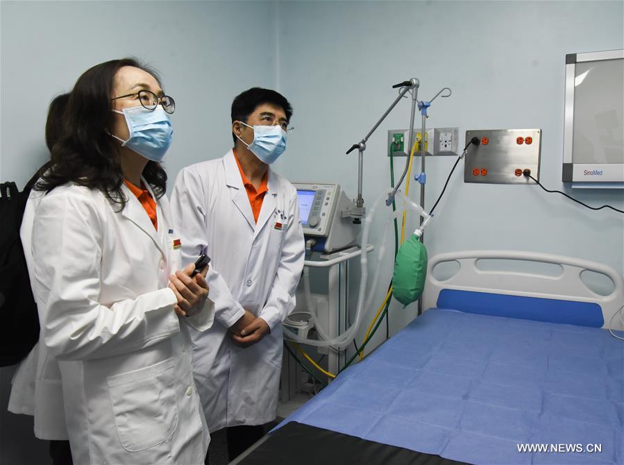 أطباء صينيون في فنزويلا للمساعدة في مكافحة كوفيد-19