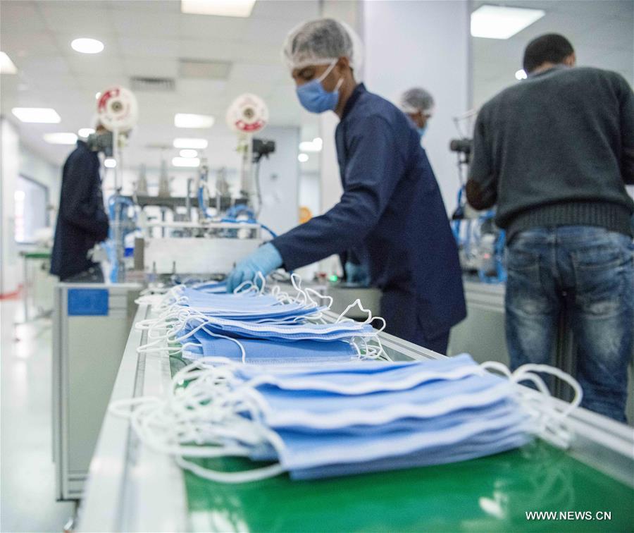 مقالة : مصنع مصري- صيني للأقنعة الطبية يوفر إنتاجا ضخما في خضم أزمة كورونا