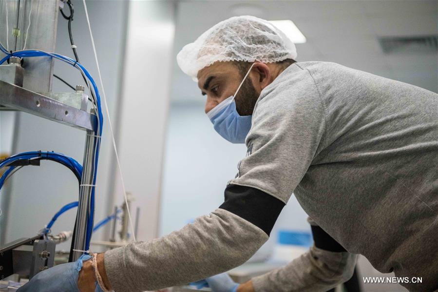 مقالة : مصنع مصري- صيني للأقنعة الطبية يوفر إنتاجا ضخما في خضم أزمة كورونا