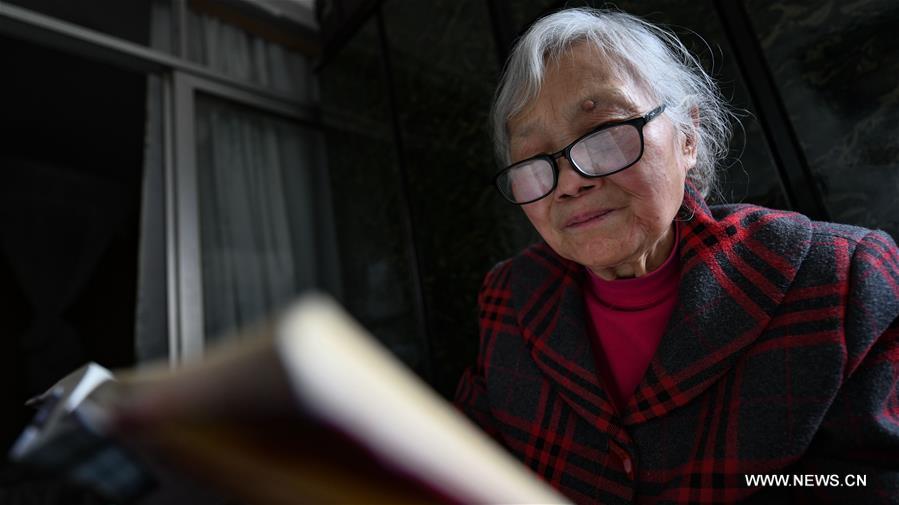 سيدة عمرها 75 عاما تستعد للمشاركة في الامتحان عبر الدراسة الذاتية